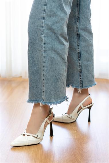 Lorea Beyaz Rugan (10 Cm Topuk Boyu ) Sivri Burun Topuklu Ayakkabı