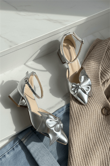 Lorenta Gümüş Fiyonklu (4cm) Sivri Burun Topuklu Ayakkabı