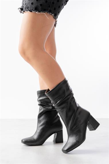 Madamore Siyah Büzgülü Küt Burun (8 cm Topuk Boyu) Günlük Kullanım Bot