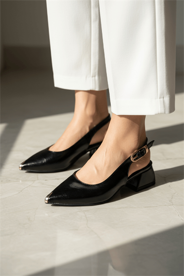 Mando Siyah Kırışık Rugan (4 cm Topuk Boyu ) Sivri Burun Topuklu Babet Ayakkabı