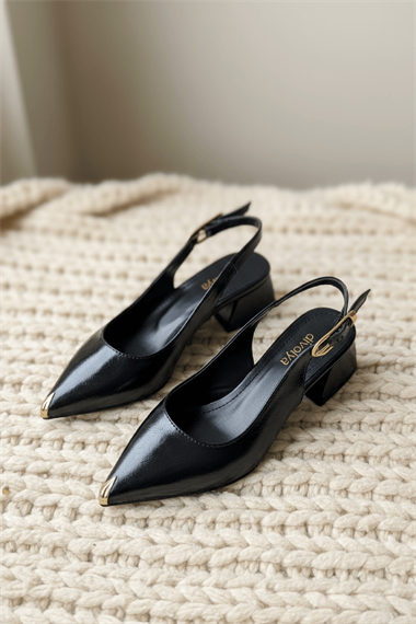 Mando Siyah Kırışık Rugan (4 cm Topuk Boyu ) Sivri Burun Topuklu Babet Ayakkabı