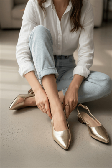 Metua Gold Yanı Tıkalı ( 2 cm Topuklu ) Sivri Burun Ayakkabı