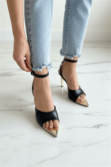 Mihri Siyah Kırışık Rugan (8 cm) Sivri Burun Topuklu Ayakkabı