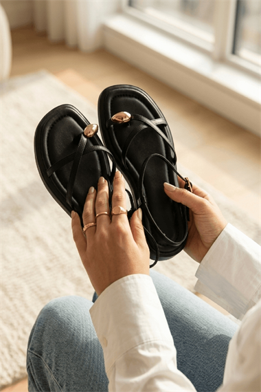 Millo Siyah Yüzük Detaylı Günlük Kullanım Sandalet