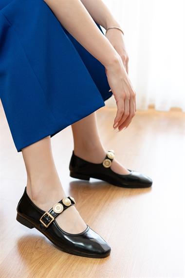 Myra Siyah Rugan Bareti Aksesuarlı ( 1 cm Topuklu ) Baretli Yuvarlık Burun Babet