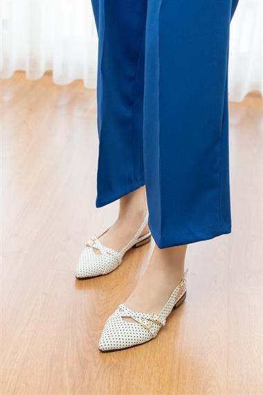 Pably Beyaz Puantiye ( 2 cm Topuklu ) Sivri Burun Ayakkabı