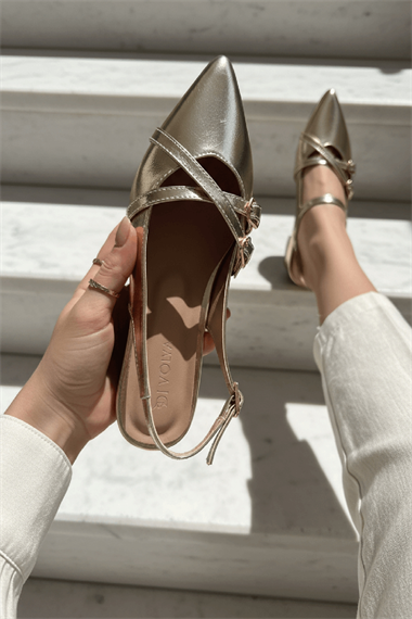 Pably Gold Kırışık Rugan ( 2 cm Topuklu ) Sivri Burun Ayakkabı