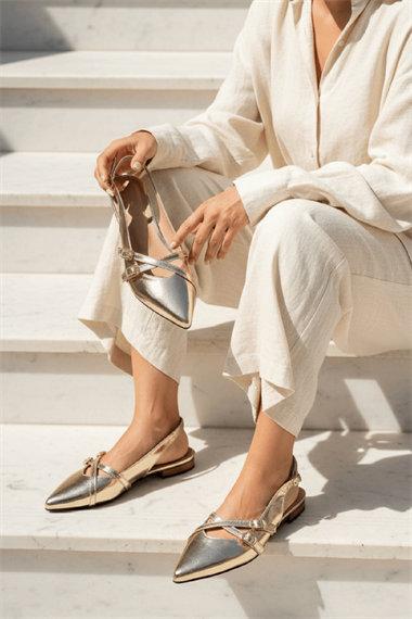 Pably Gold Kırışık Rugan ( 2 cm Topuklu ) Sivri Burun Ayakkabı