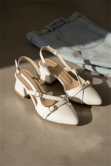 Paula Beyaz Rugan (4cm Topuklu) Sivri Burun Ayakkabı