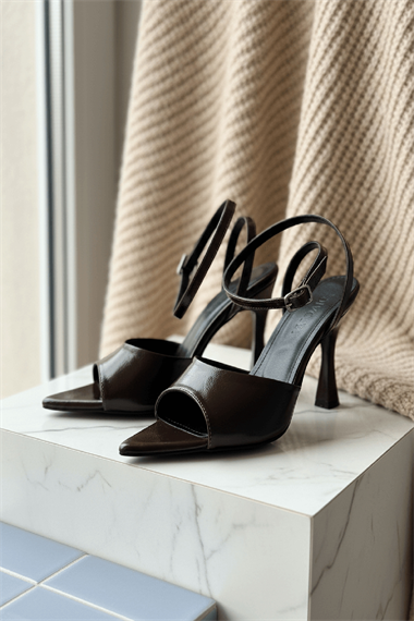 Perilla Kahverengi Kırışık Rugan (8 cm) Sivri Burun Topuklu Ayakkabı