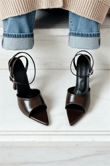 Perilla Kahverengi Kırışık Rugan (8 cm) Sivri Burun Topuklu Ayakkabı