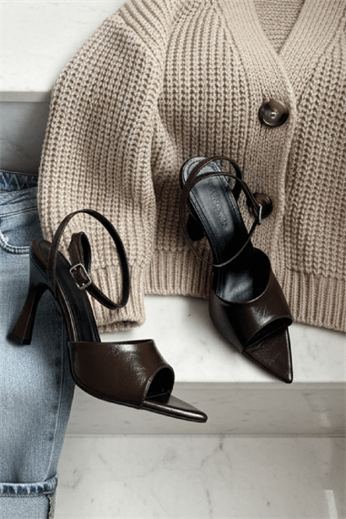 Perilla Kahverengi Kırışık Rugan (8 cm) Sivri Burun Topuklu Ayakkabı