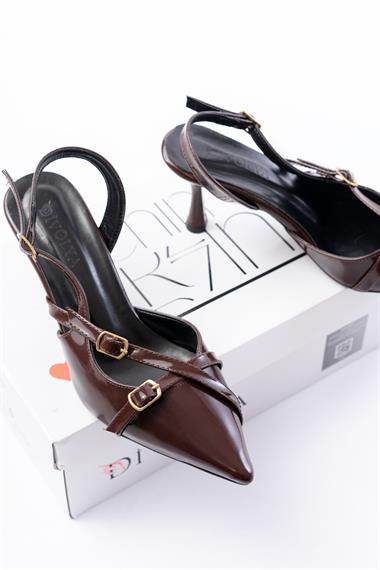 Pony Kahverengi Rugan ( 8 CM TOPUKLU ) Sivri Burun Kapalı Tokalı Arkası Açık Stiletto Ayakkabı