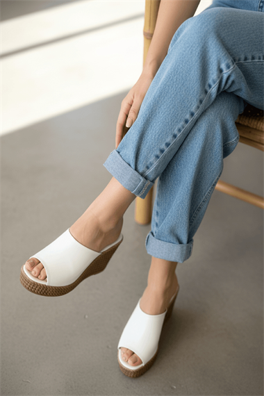 Rabeka Beyaz Dolgu Topuklu ( 10 cm Topuk. 3 cm Platform) Günlük Kullanım Terlik