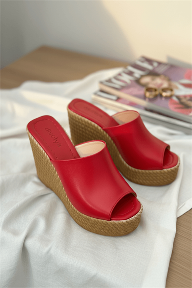 Rabeka Kırmızı Dolgu Topuklu ( 10 cm Topuk. 3 cm Platform) Günlük Kullanım Terlik
