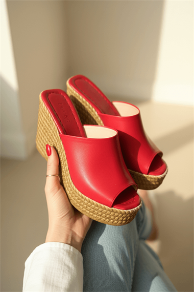 Rabeka Kırmızı Dolgu Topuklu ( 10 cm Topuk. 3 cm Platform) Günlük Kullanım Terlik