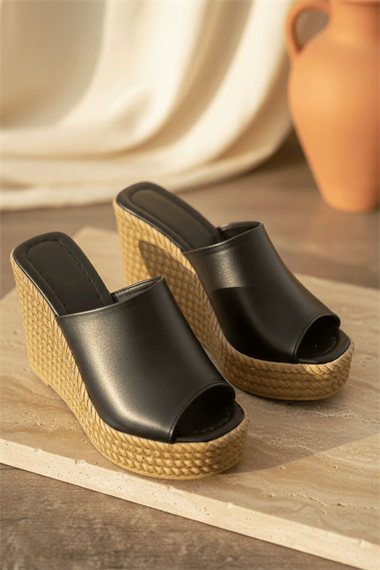 Rabeka Siyah Dolgu Topuklu ( 10 cm Topuk. 3 cm Platform) Günlük Kullanım Terlik