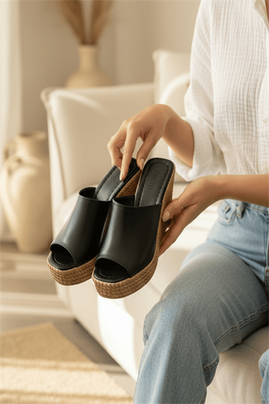 Rabeka Siyah Dolgu Topuklu ( 10 cm Topuk. 3 cm Platform) Günlük Kullanım Terlik