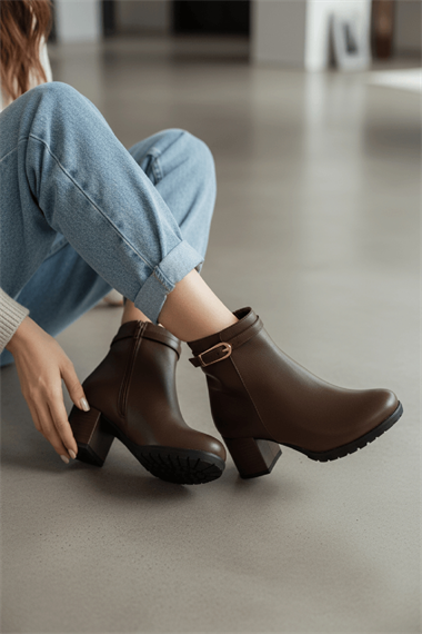 Rober Kahverengi Tokalı Deri ( 5 cm Topuklu ) Günlük Kullanım Kadın Botu