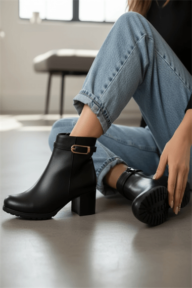 Rober Siyah Tokalı Deri ( 5 cm Topuklu ) Günlük Kullanım Kadın Botu