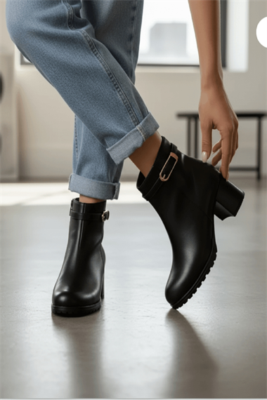 Rober Siyah Tokalı Deri ( 5 cm Topuklu ) Günlük Kullanım Kadın Botu