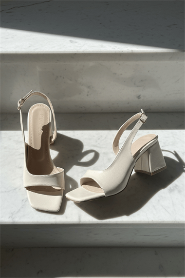 Robona Bej Kırışık Rugan (8 cm) Kare Burun Topuklu Ayakkabı