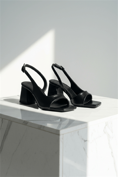 Robona Siyah Kırışık Rugan (8 cm) Kare Burun Topuklu Ayakkabı