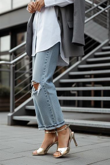 Sara Gold Bileği Sarma (8 cm) Kare Burun Topuklu Ayakkabı