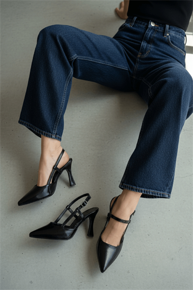 Semiras Siyah Yanı Pencereli (9 cm Topuk Boyu ) Sivri Burun Topuklu Ayakkabı