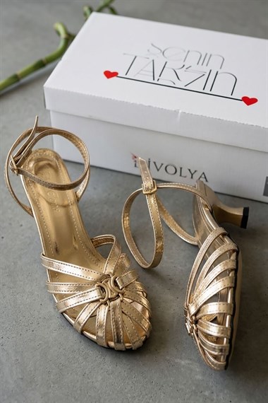 Silance Gold ( 3 cm Topuklu ) Kafesli Kısa Topuklu Gold Toka Detaylı Gece ve Günlük Kullanım Sandalet