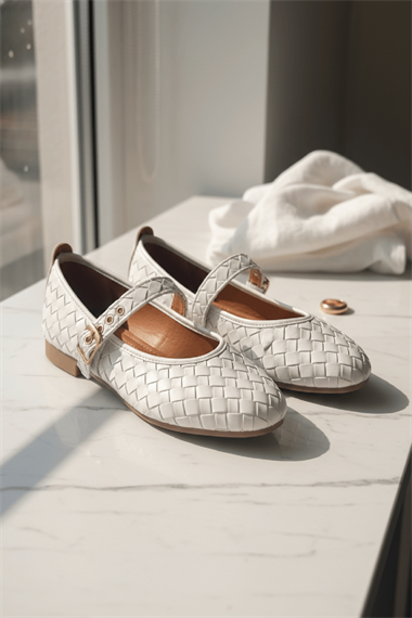 Stap Örgülü Beyaz ( 2 cm) Oval Burunlu Günlük Kullanım Babet