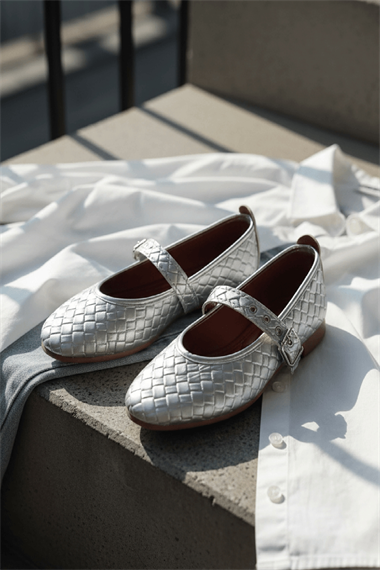 Stap Örgülü Gümüş ( 2 cm) Oval Burunlu Günlük Kullanım Babet