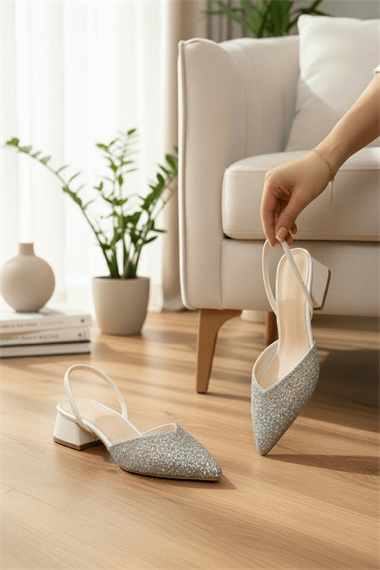 Taylor Beyaz Taşlı Bakılı (4 cm) Sivri Burun Topuklu Ayakkabı