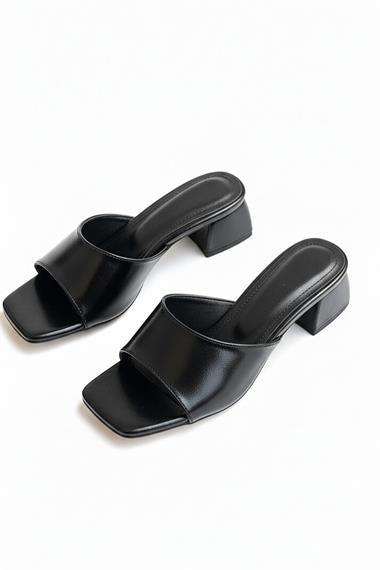 Tigra Siyah Kırışık Rugan (4 cm Topuk Boyu ) Kare Burun Topuklu Terlik Ayakkabı