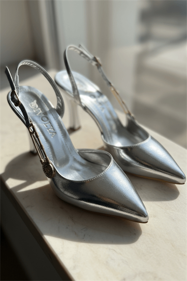 Verso Gümüş Yanı Pencereli (9 cm Topuk Boyu ) Sivri Burun Topuklu Ayakkabı