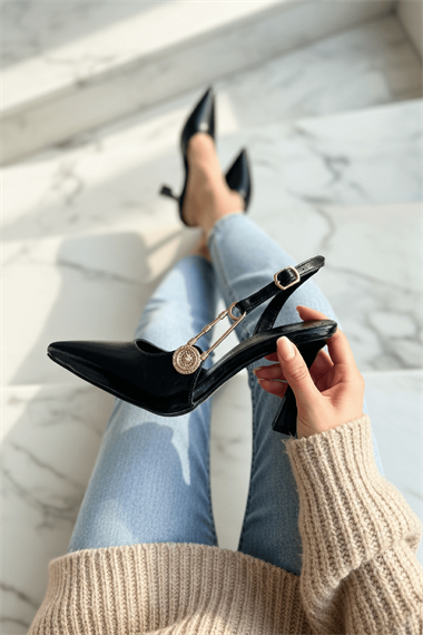 Verso Siyah Yanı Pencereli (9 cm Topuk Boyu ) Sivri Burun Topuklu Ayakkabı