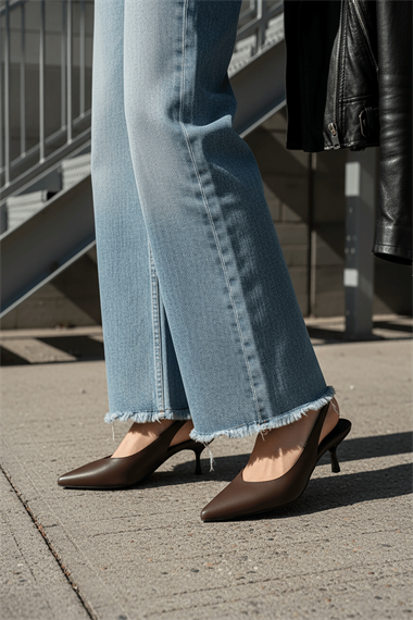 Vintage Acı Kahve Kadın ( 3 cm Topuklu ) Sivri Burunlu Kısa Kitten Topuklu Ayakkabı