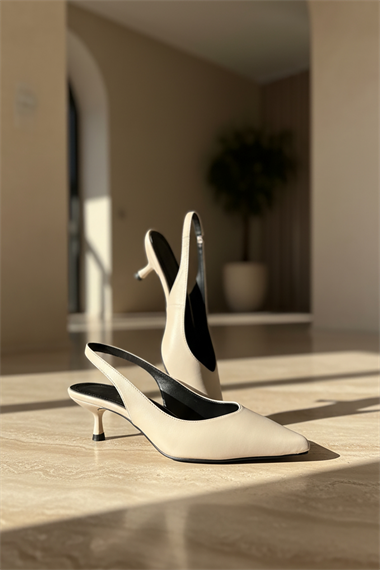 Vintage Bej Kadın ( 3 cm Topuklu ) Sivri Burunlu Kısa Kitten Topuklu Ayakkabı