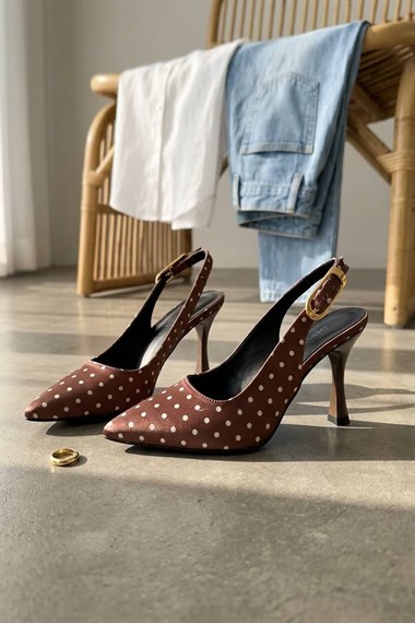 Voli KIrmızı Puantiyeli Yanı Tokalı (8 cm) Sivri Burun Topuklu Ayakkabı