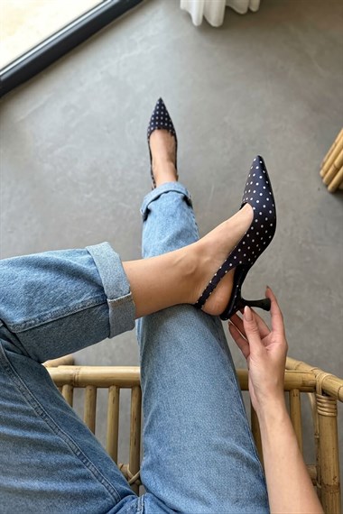 Voli Siyah Puantiyeli Yanı Tokalı (8 cm) Sivri Burun Topuklu Ayakkabı