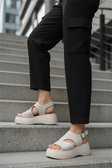 Zango Bej Süet Platform ( 6 Cm Topuklu ) Yuvarlak Burun Günlük Sandalet