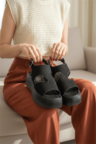 Zango Siyah Süet Platform ( 6 Cm Topuklu ) Yuvarlak Burun Günlük Sandalet
