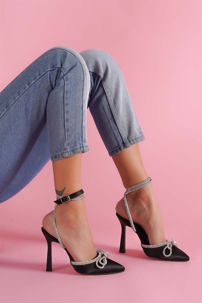 Аннаның кискасы қорқынышты түс Ваня мен Миша жезөкшеге сиғады