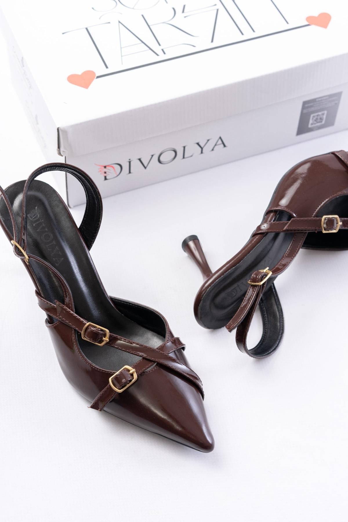 Pony Kahverengi Rugan ( 8 CM TOPUKLU ) Sivri Burun Kapalı Tokalı Arkası Açık Stiletto Ayakkabı