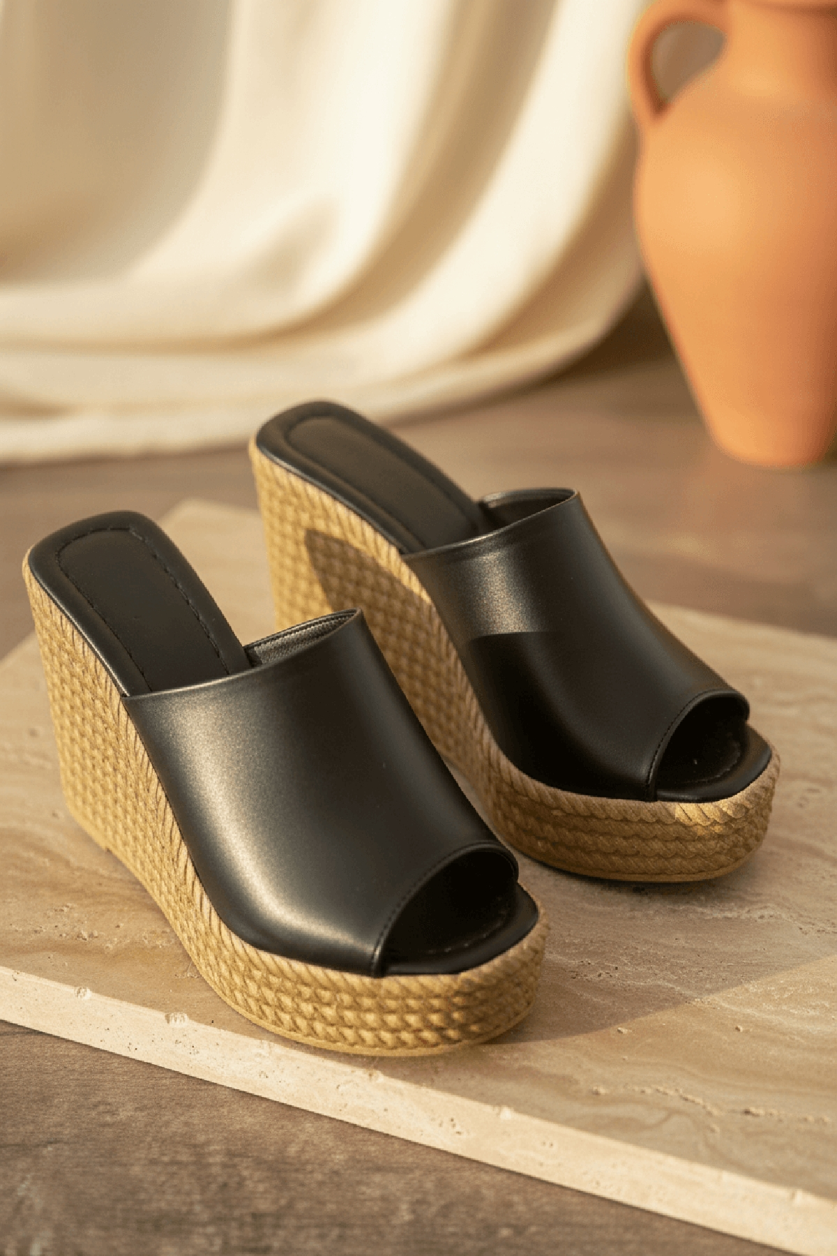 Rabeka Siyah Dolgu Topuklu ( 10 cm Topuk. 3 cm Platform) Günlük Kullanım Terlik