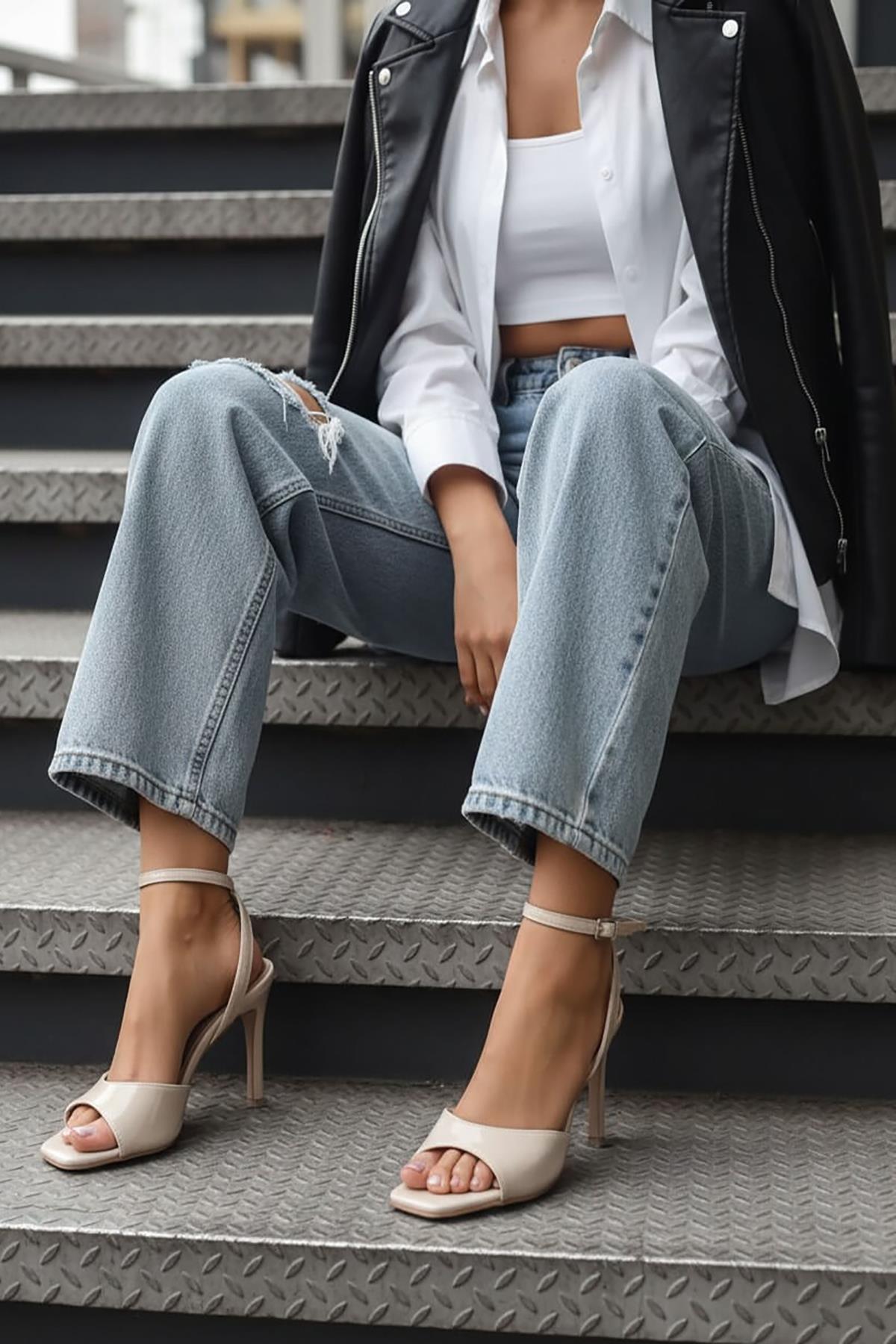 Sara Bej Kırışık Bileği Sarma  (8 cm) Kare Burun Topuklu Ayakkabı