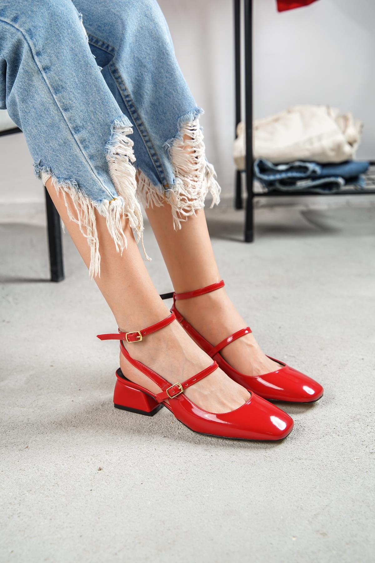 Tinya Kırmızı Rugan Küt Burun Topuklu Günlük Ayakkabı