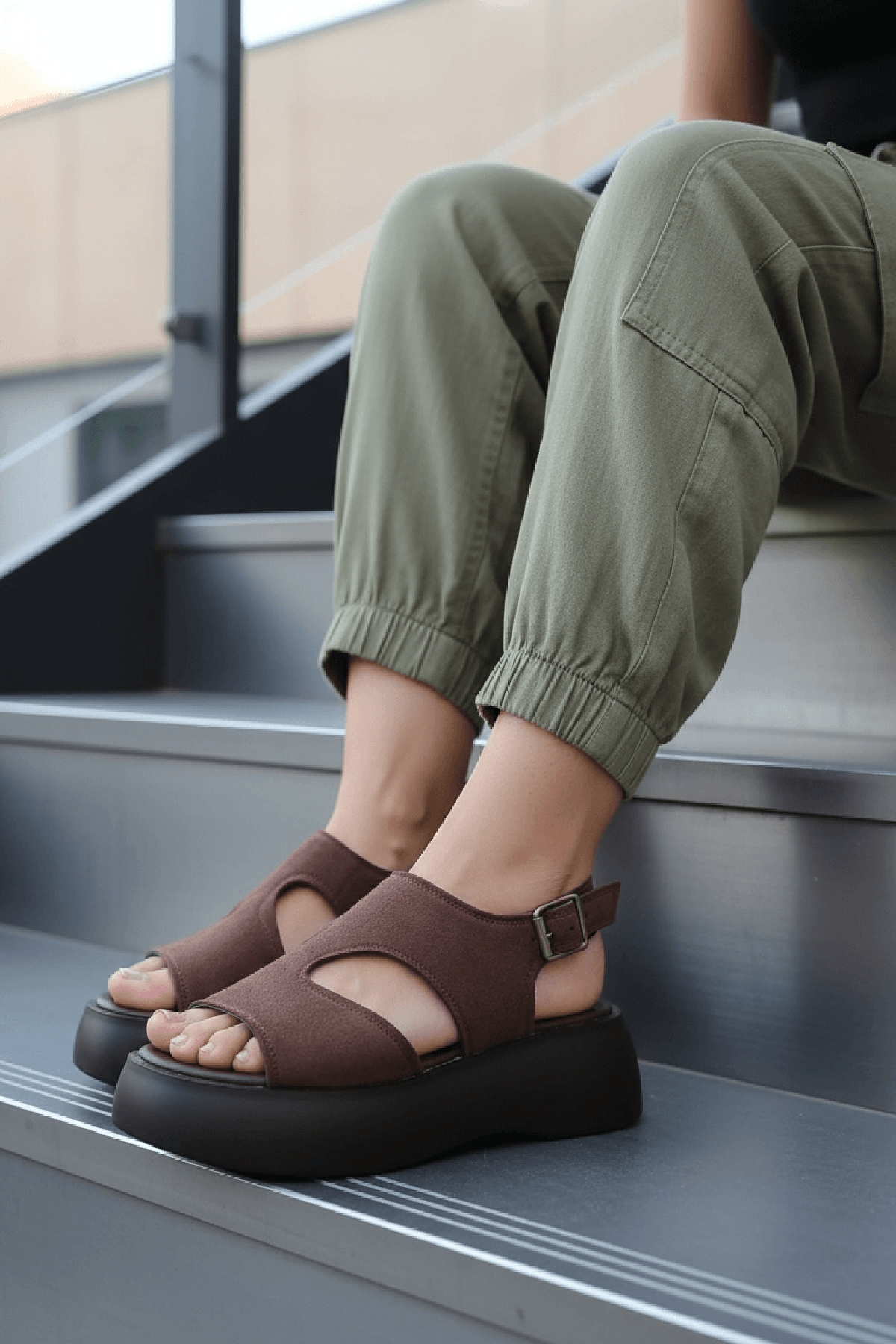 Zango Kahverengi Süet Platform ( 6 Cm Topuklu ) Yuvarlak Burun Günlük Sandalet