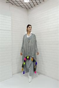 Kadın Etekleri Püskül Detaylı Tek Düğmeli Hırka