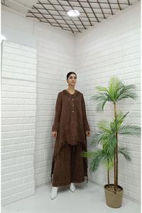 Kadın Kapüşonlu Önü Düğmeli Etekleri ve Kolları Dantel Detaylı Püsküllü Hırka